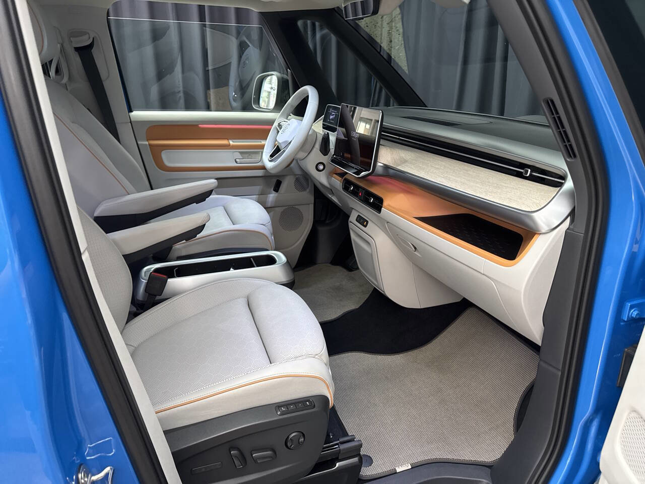 Used 2025 Volkswagen ID. Buzz 1st Edition image 34