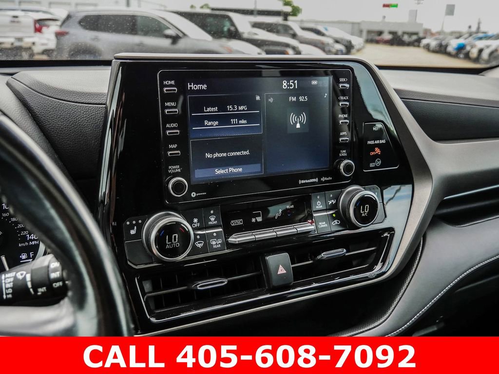 Used 2021 Toyota Highlander XLE AWD/4WD image 34