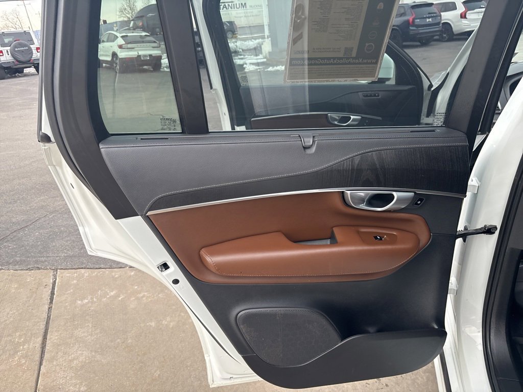 Certified 2024 Volvo XC90 T8 Ultimate w/ Protection Package Premier image 38