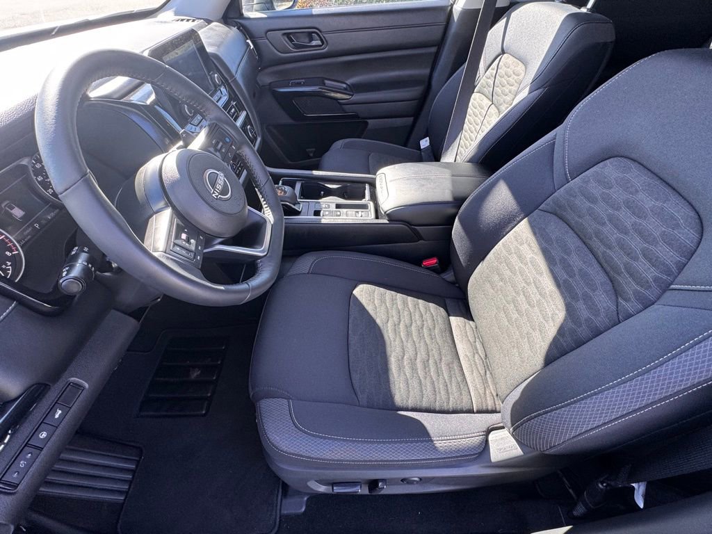 New 2025 Nissan Pathfinder SV image 13