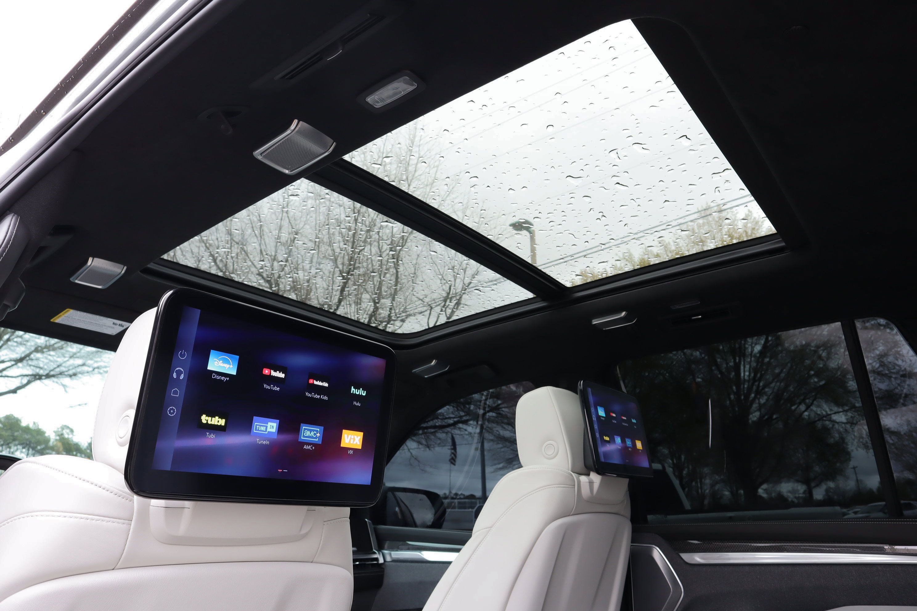 Used 2025 Cadillac Escalade V w/ LPO, ONYX Package image 8