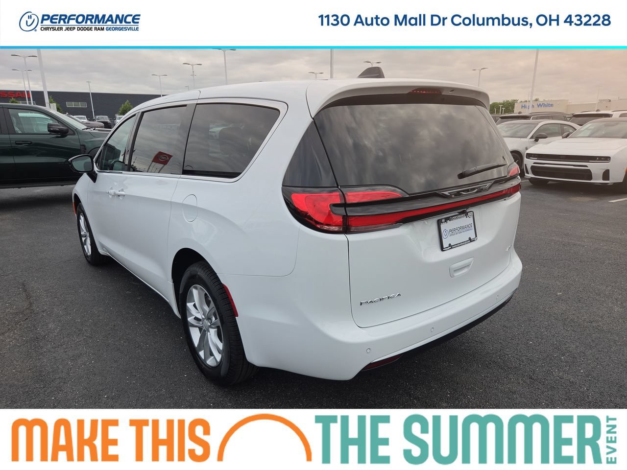 New 2027 Chrysler Pacifica Select w/ Family Tech Group AWD/4WD image 5