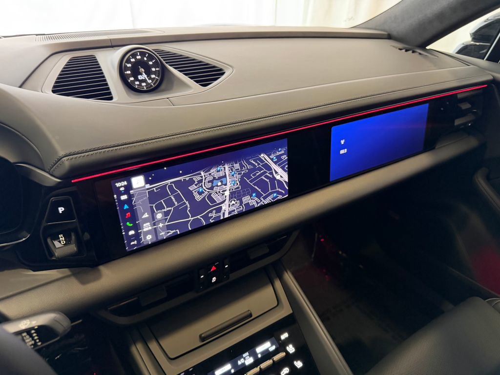 Certified 2025 Porsche Macan Turbo Electric AWD/4WD image 23
