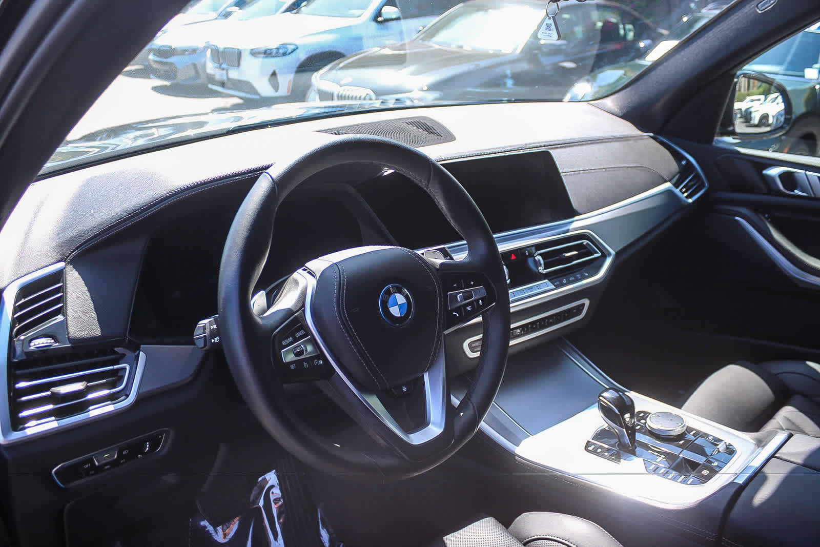 Used 2023 BMW X5 xDrive45e w/ Climate Comfort Package AWD/4WD image 16