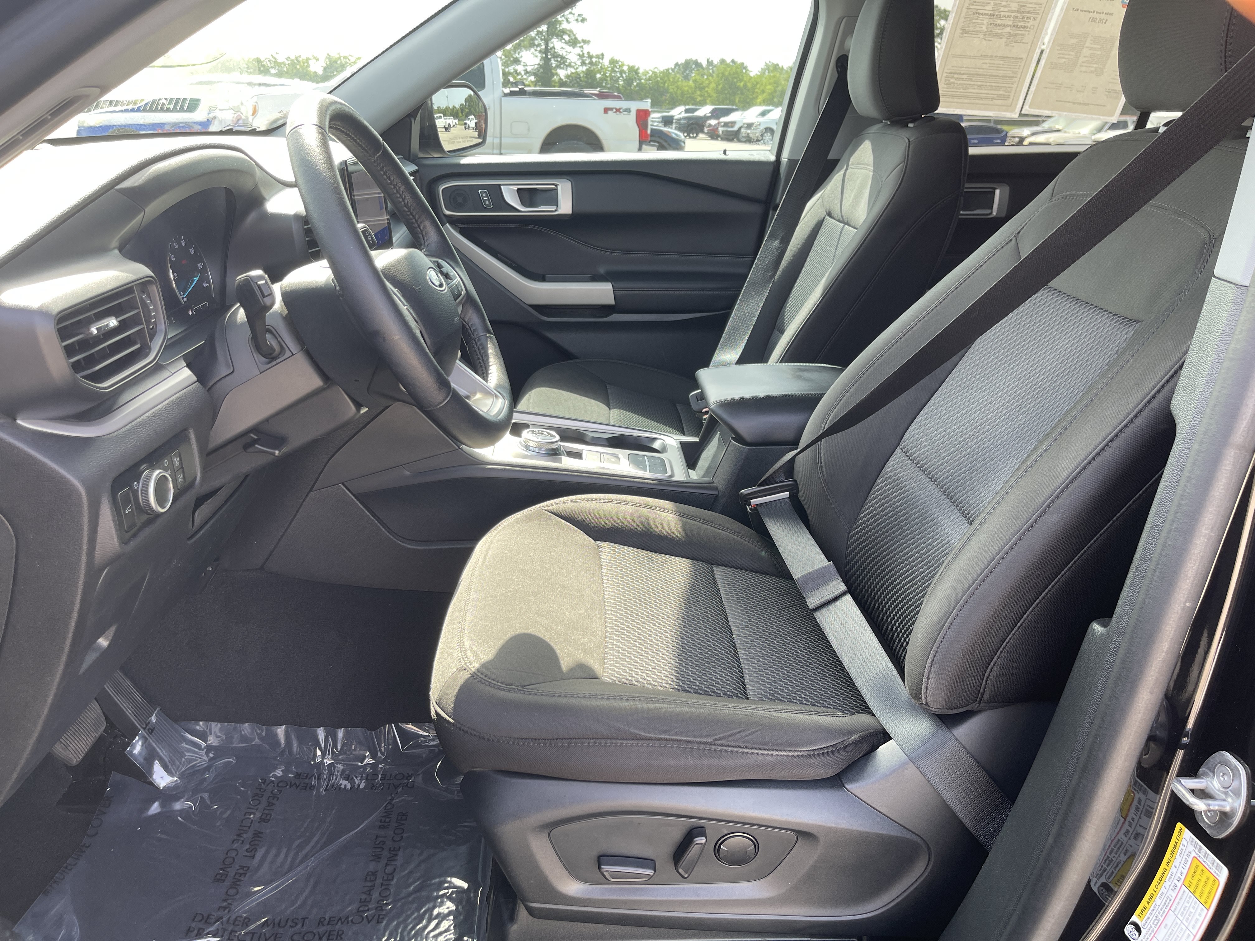 Used 2024 Ford Explorer XLT RWD image 14