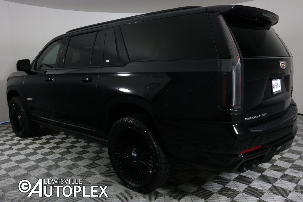 Used 2025 Cadillac Escalade ESV V AWD/4WD image 7