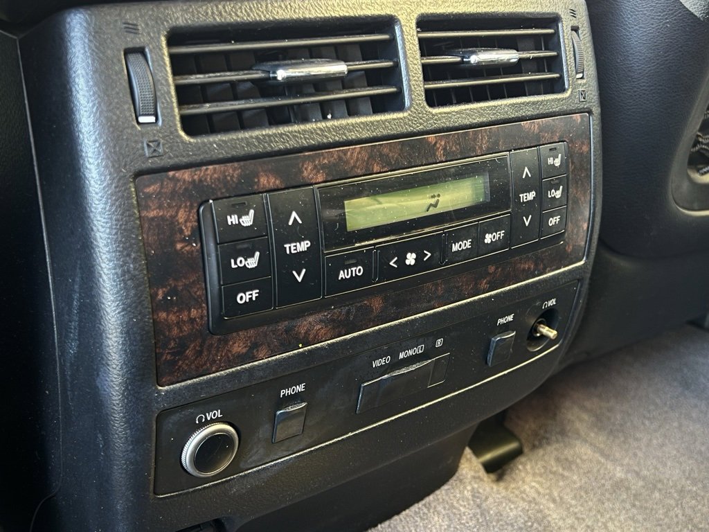 Used 2013 Toyota Land Cruiser image 23