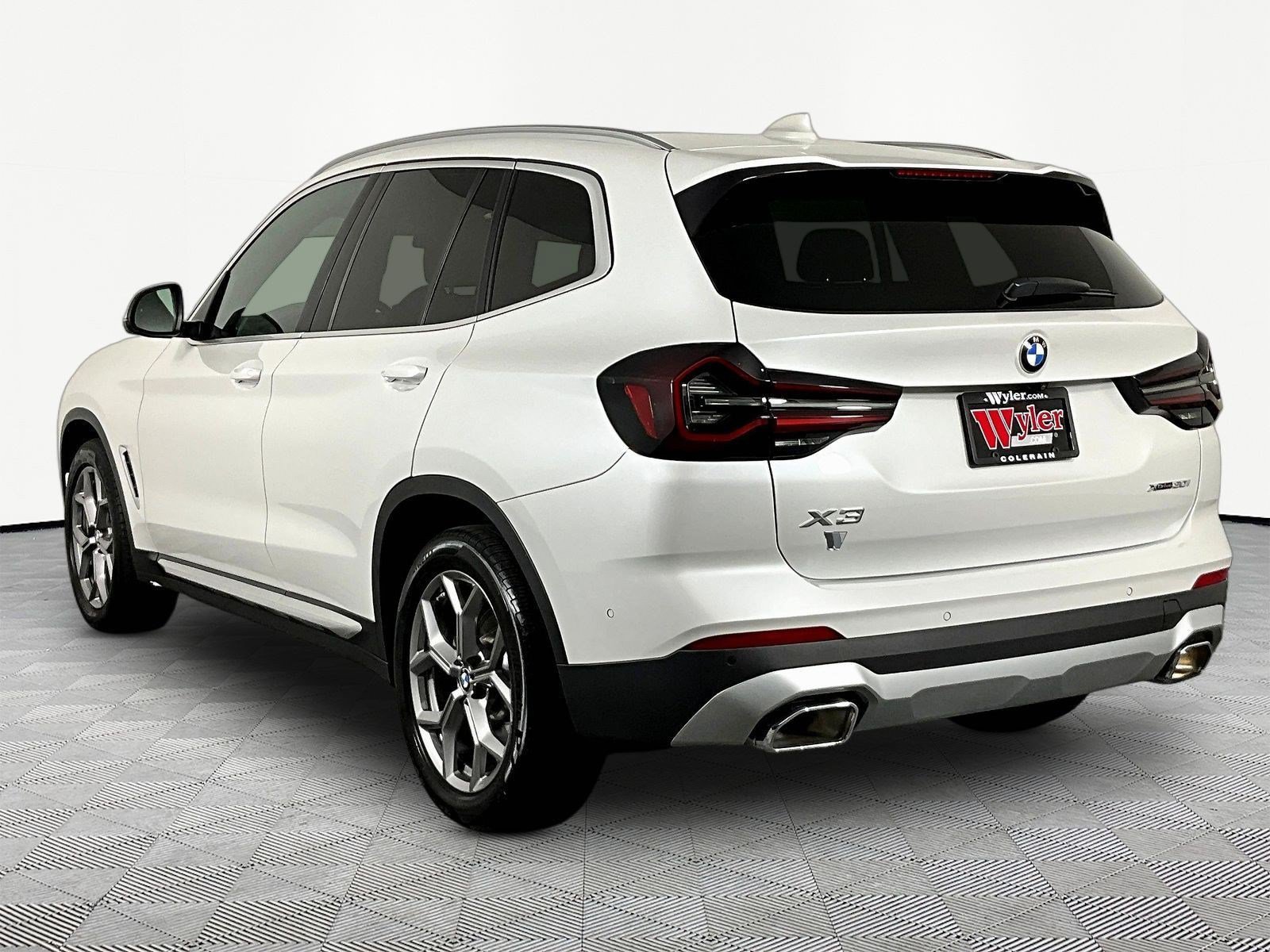 Used 2024 BMW X3 xDrive30i w/ Premium Package AWD/4WD image 4