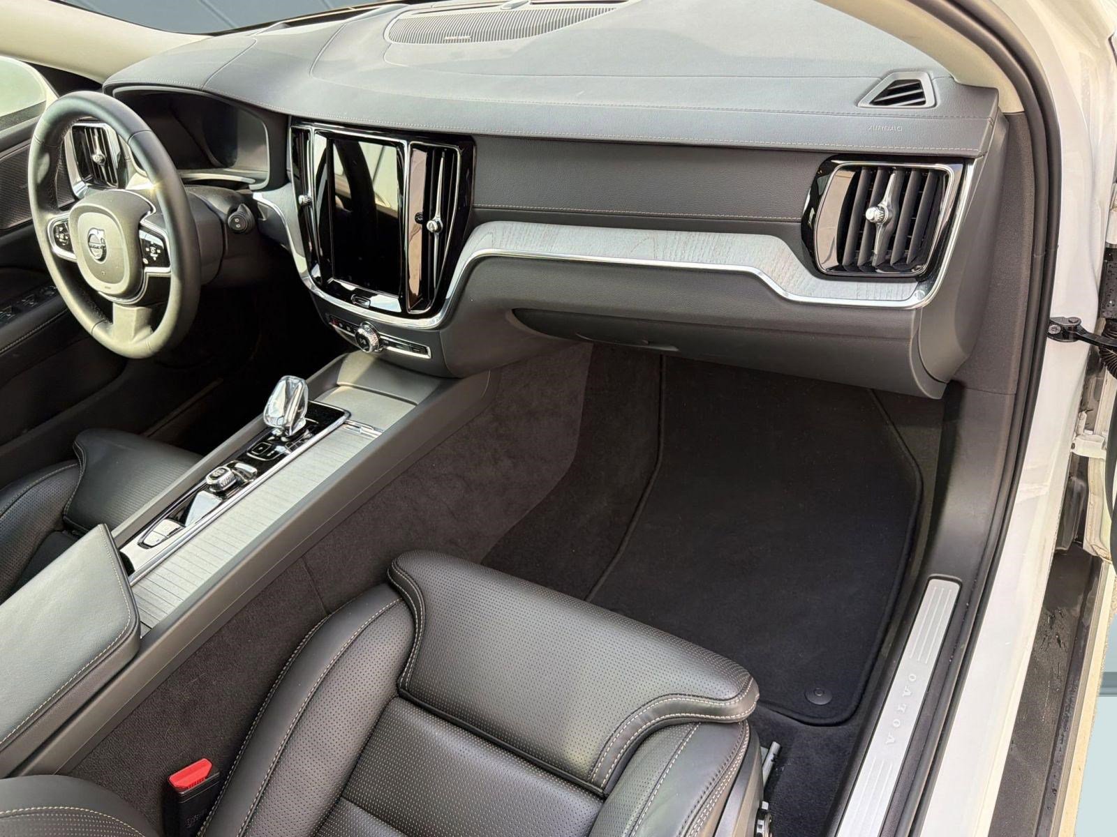 Certified 2024 Volvo V60 B5 Cross Country Ultimate image 28
