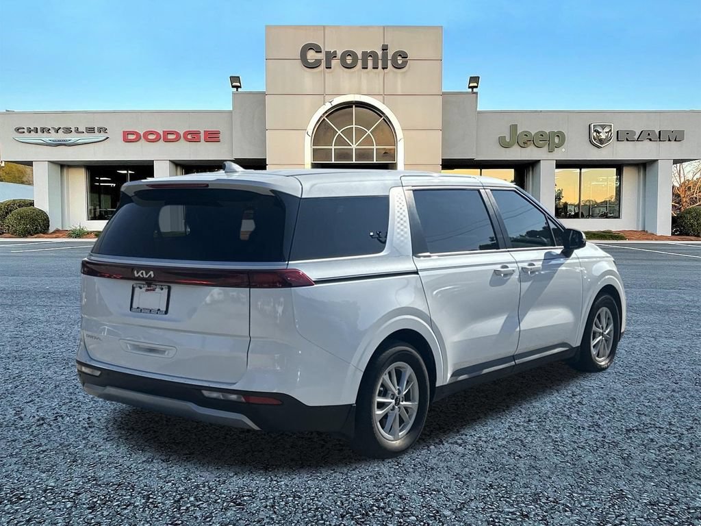 Used 2024 Kia Carnival LX FWD image 3