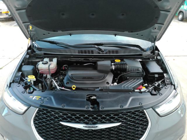 Used 2025 Chrysler Pacifica Select image 53