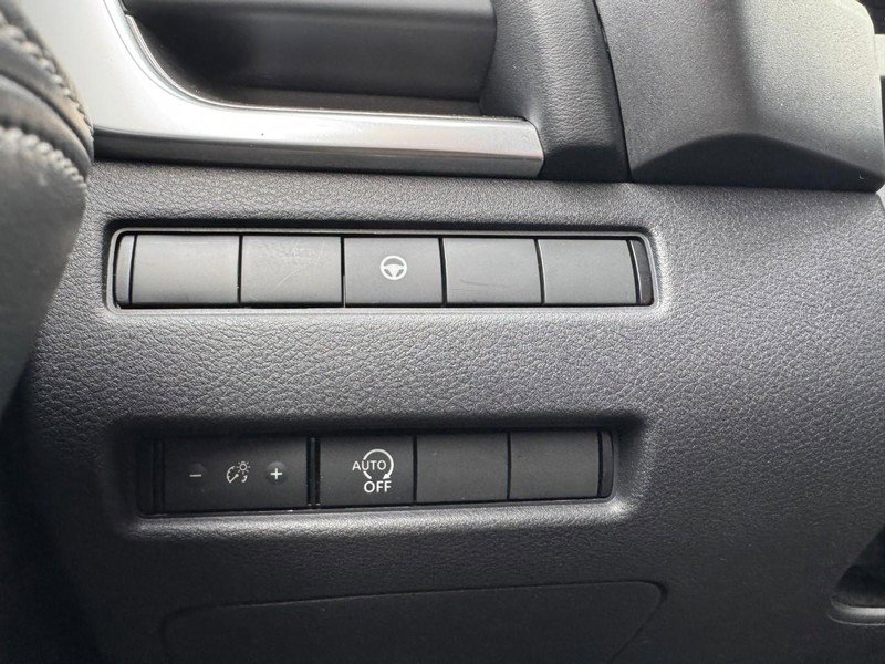 Used 2023 Nissan Rogue SV image 22