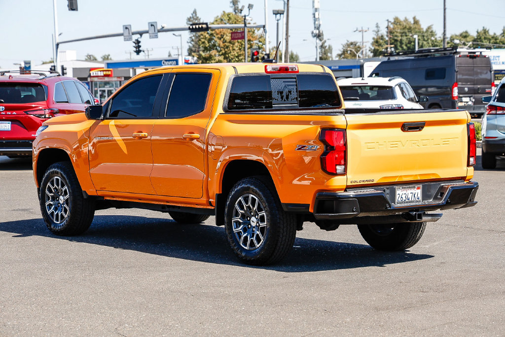 Used 2026 Chevrolet Colorado Z71 w/ Technology Package AWD/4WD image 2