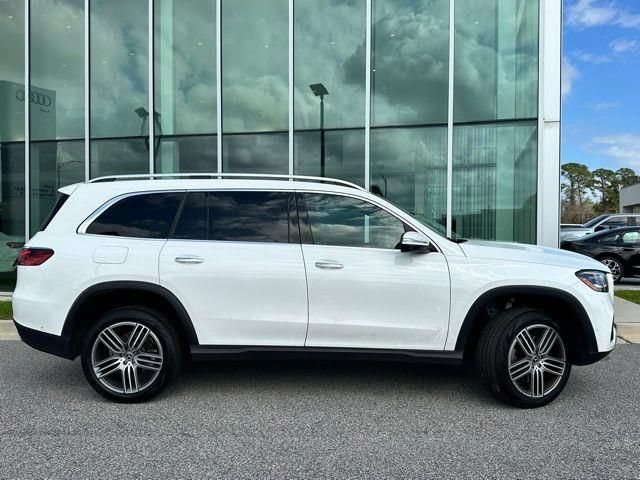 Used 2025 Mercedes-Benz GLS 450 4MATIC image 5