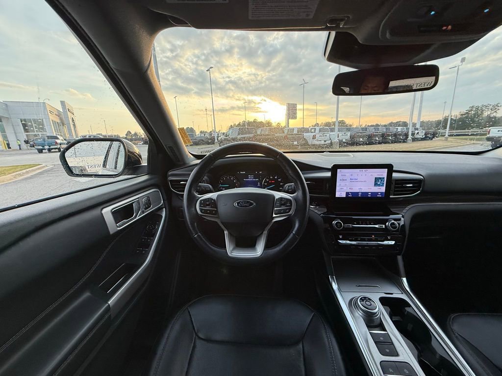 Used 2021 Ford Explorer Limited w/ Equipment Group 301A image 13