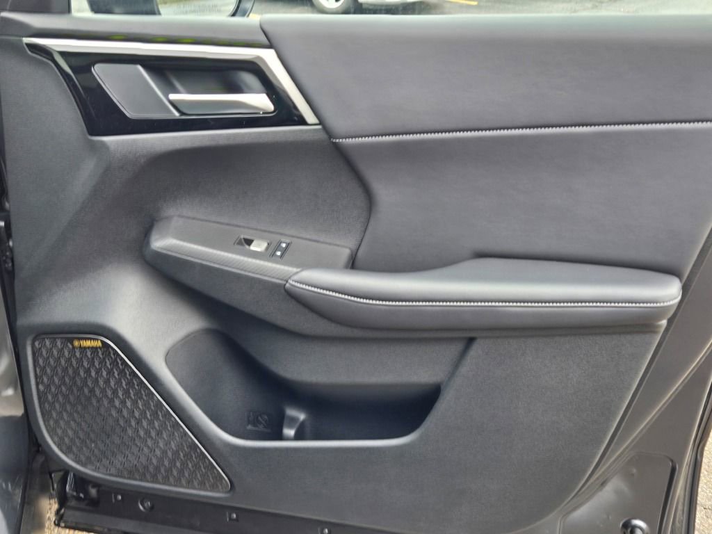 New 2025 Mitsubishi Outlander SE image 7