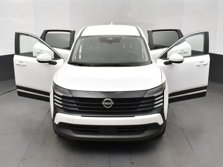 Used 2025 Nissan Kicks SV AWD/4WD image 10