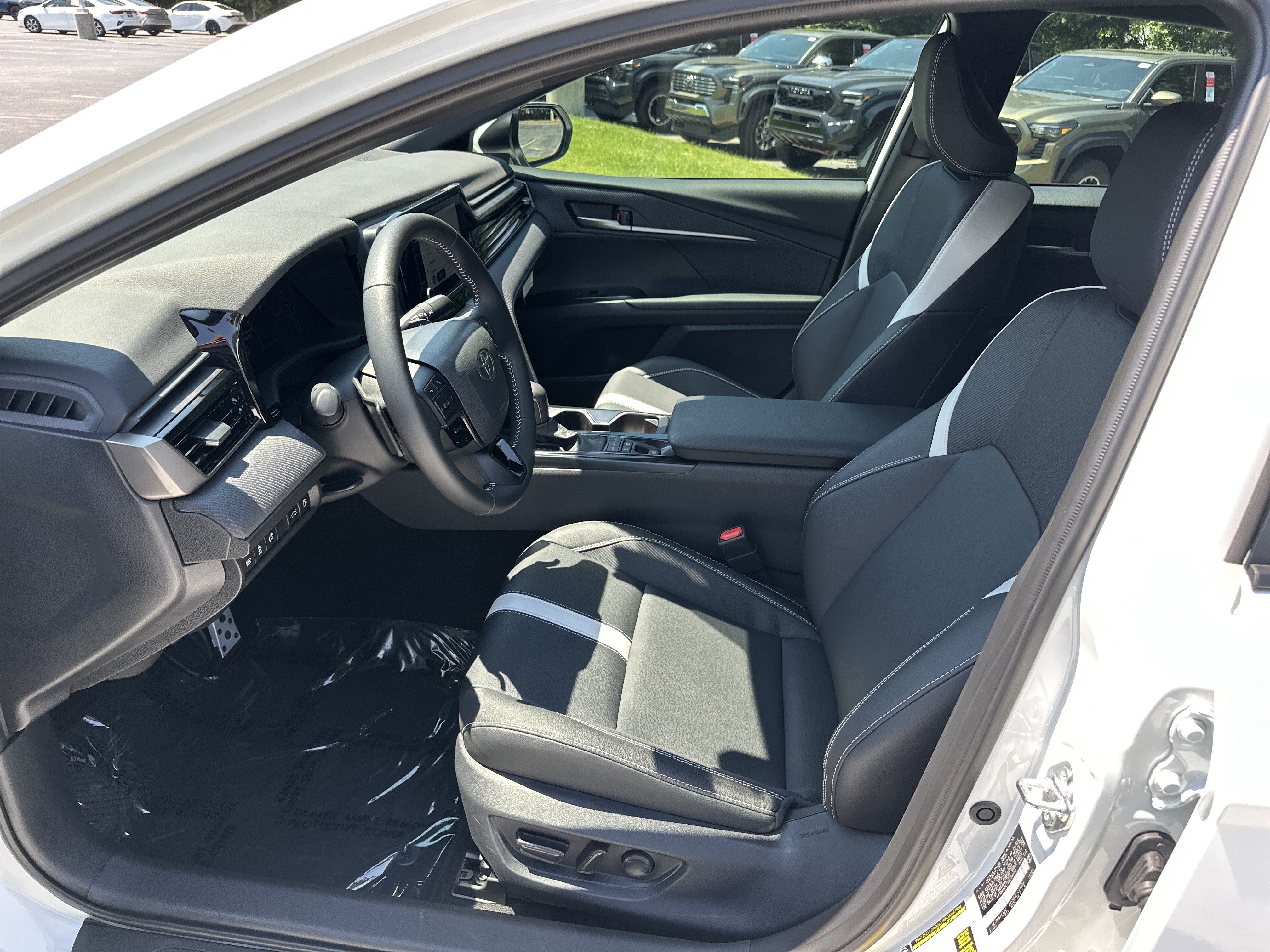 Used 2025 Toyota Camry SE FWD image 16