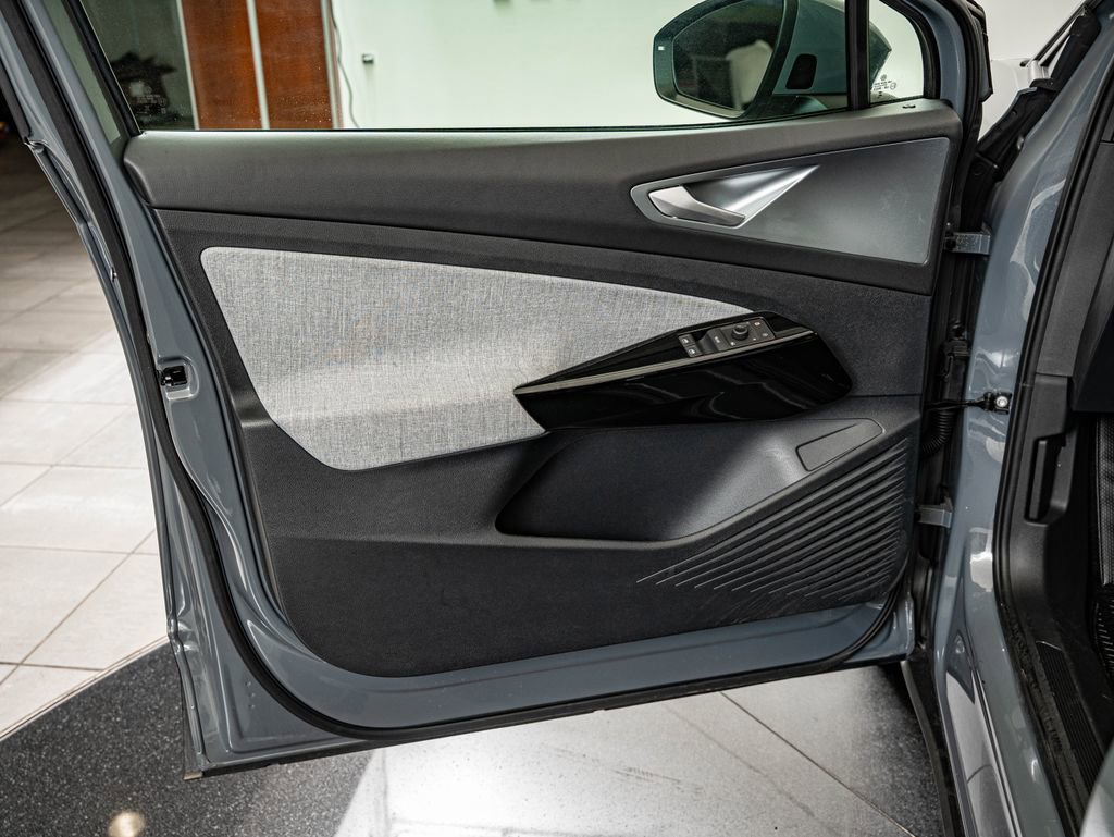 Used 2025 Volkswagen ID.4 Pro RWD image 16