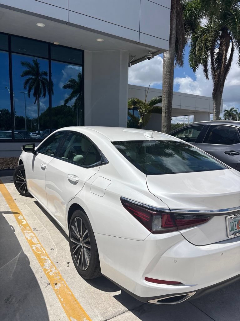 Used 2024 Lexus ES 350 w/ Premium Package FWD image 6