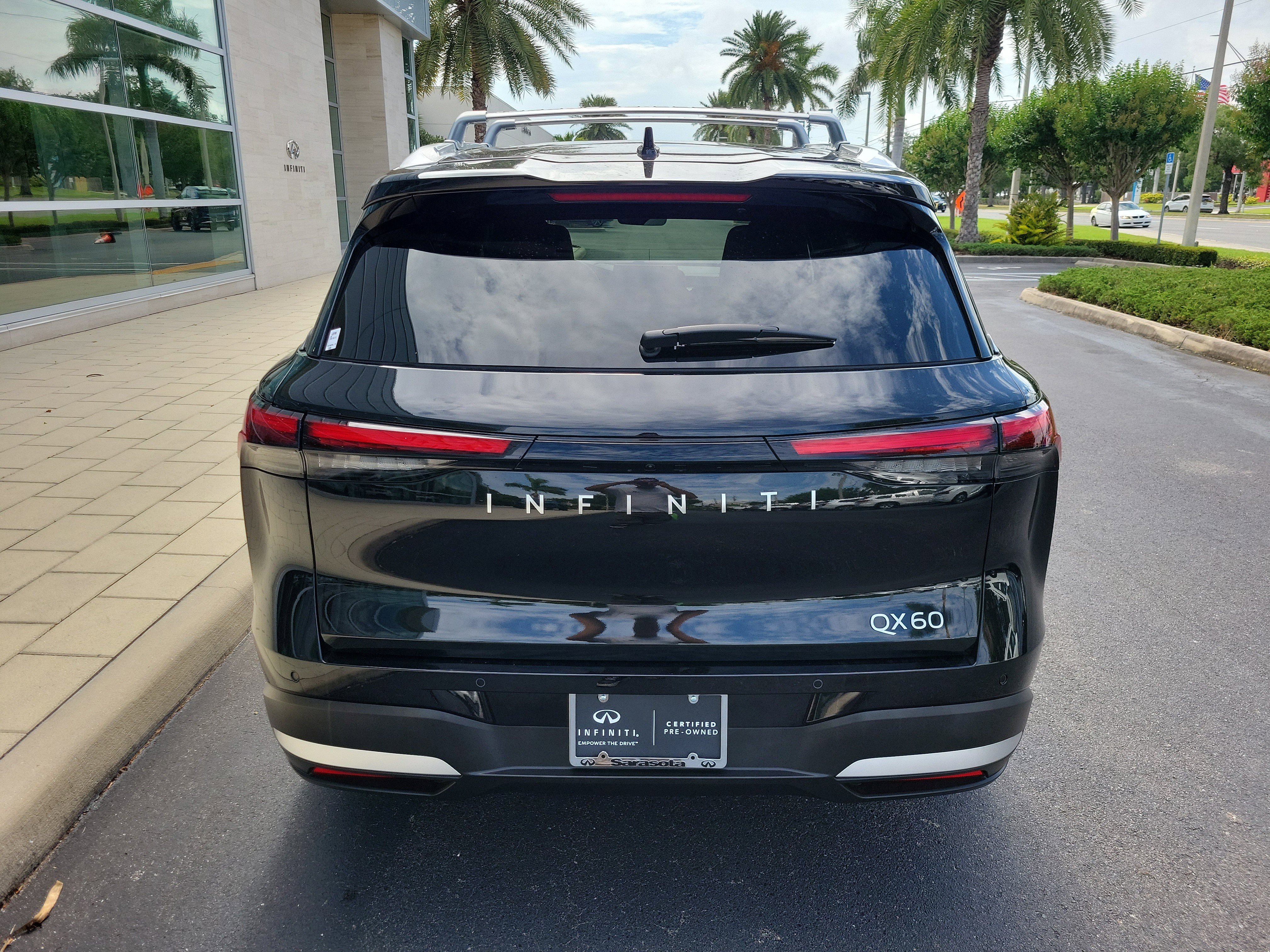 Certified 2026 INFINITI QX60 Luxe w/ Cargo Package FWD image 5