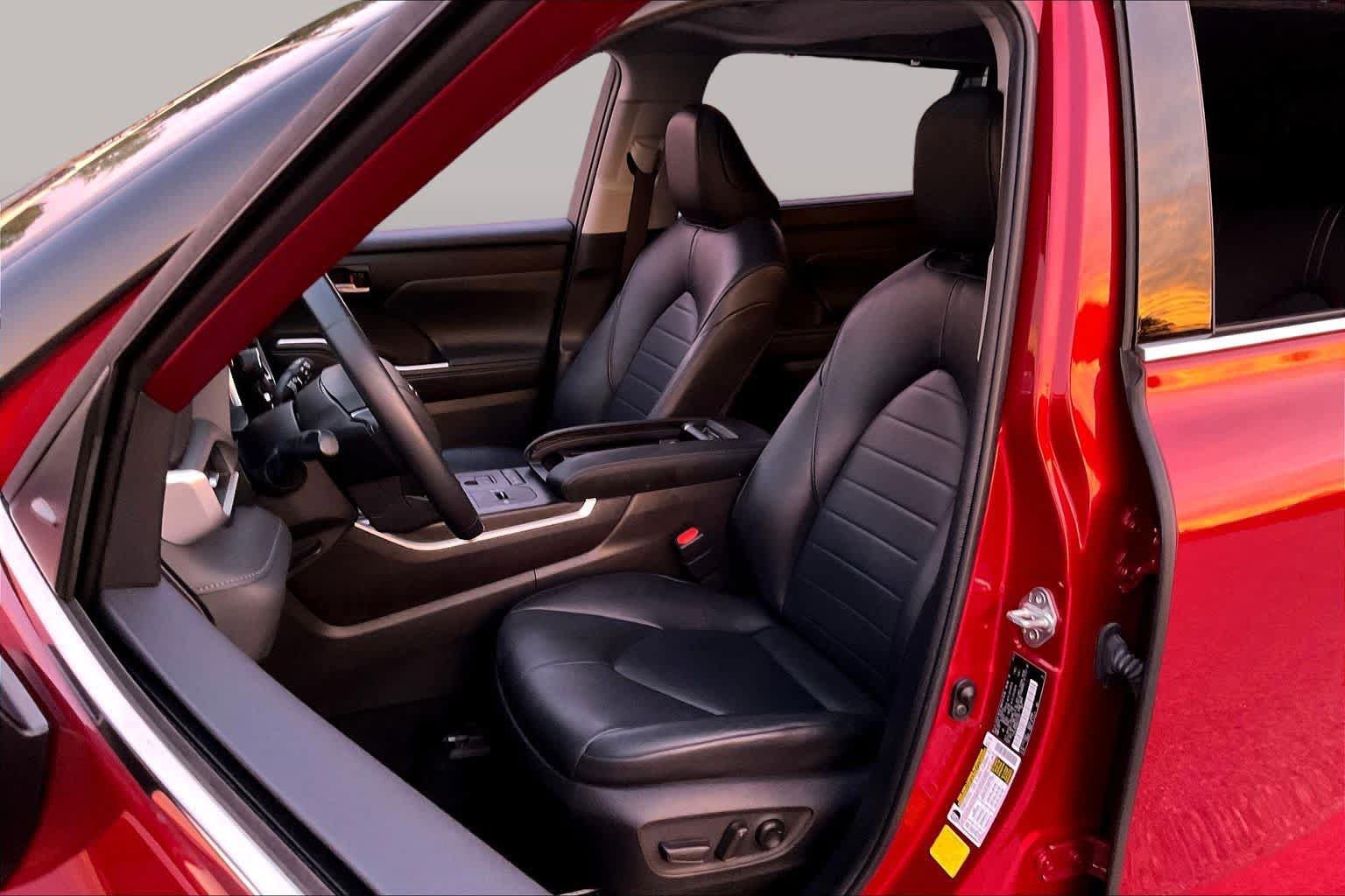Used 2022 Toyota Highlander XLE FWD image 8