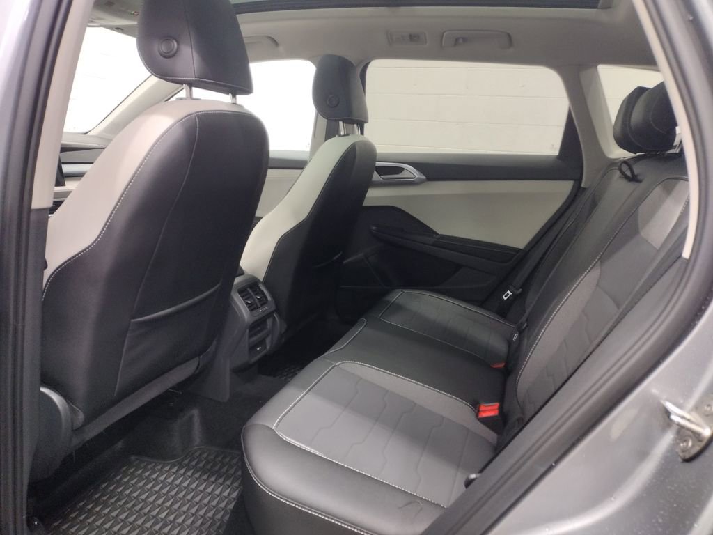 Used 2025 Volkswagen Taos SE image 25