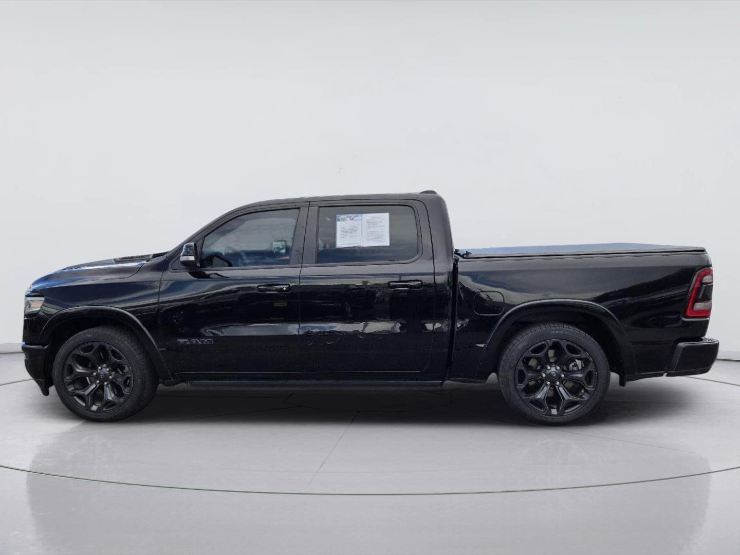 Used 2020 RAM 1500 Limited w/ Black Appearance Package RWD image 3