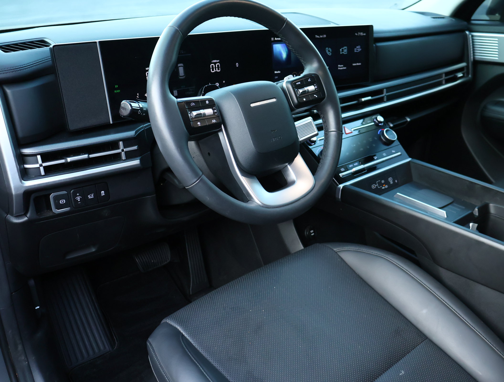 Used 2026 Hyundai Santa Fe SEL FWD image 3