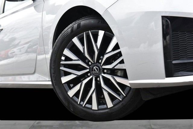 Certified 2025 Nissan Altima 2.5 SV image 3