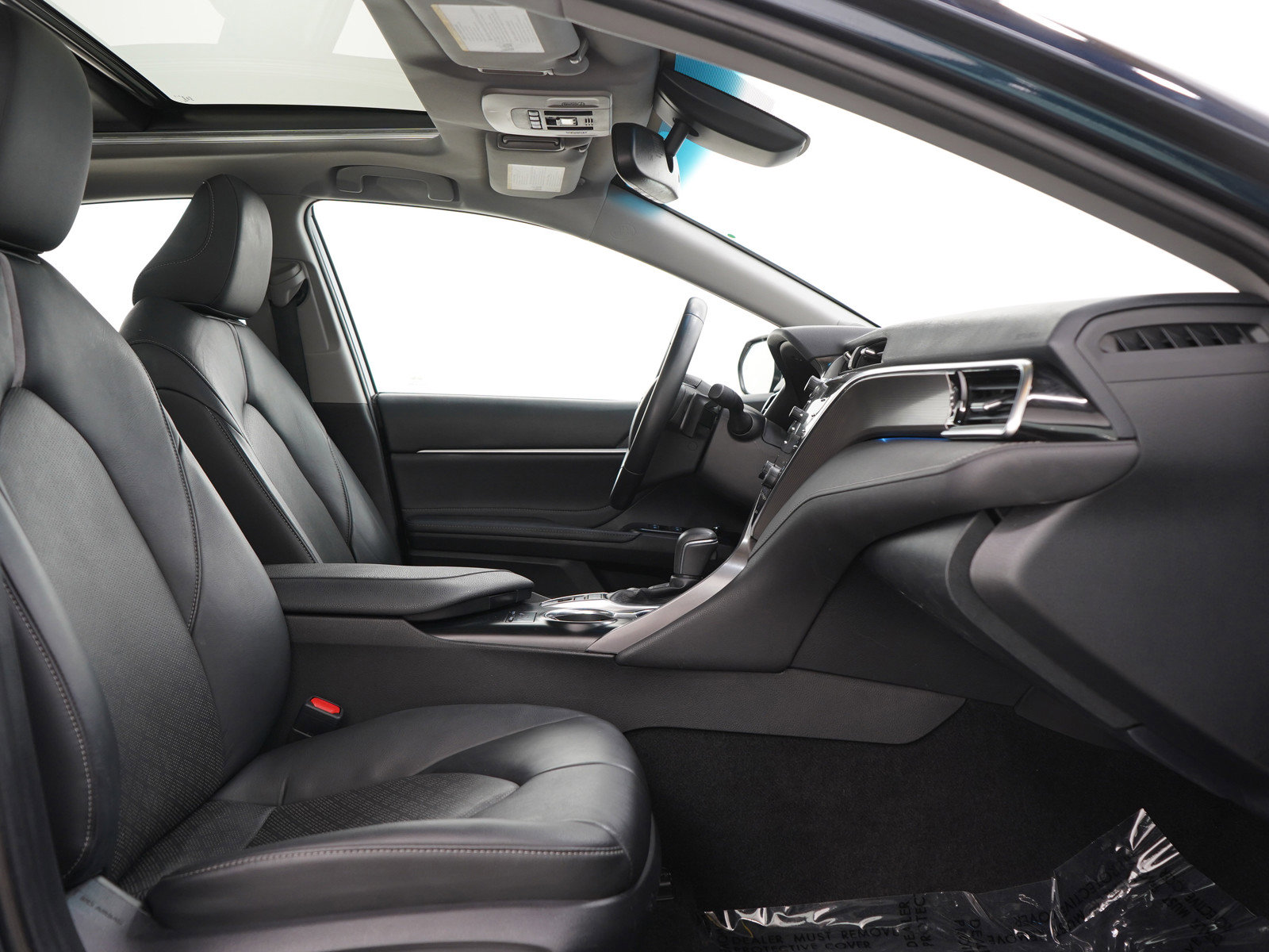 Used 2018 Toyota Camry XSE FWD image 11
