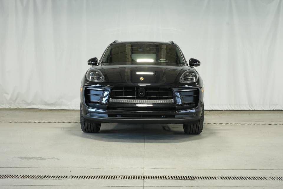 New 2026 Porsche Macan AWD/4WD image 10