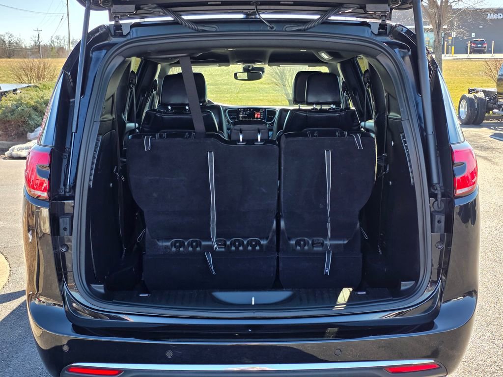 Used 2025 Chrysler Pacifica Select image 30