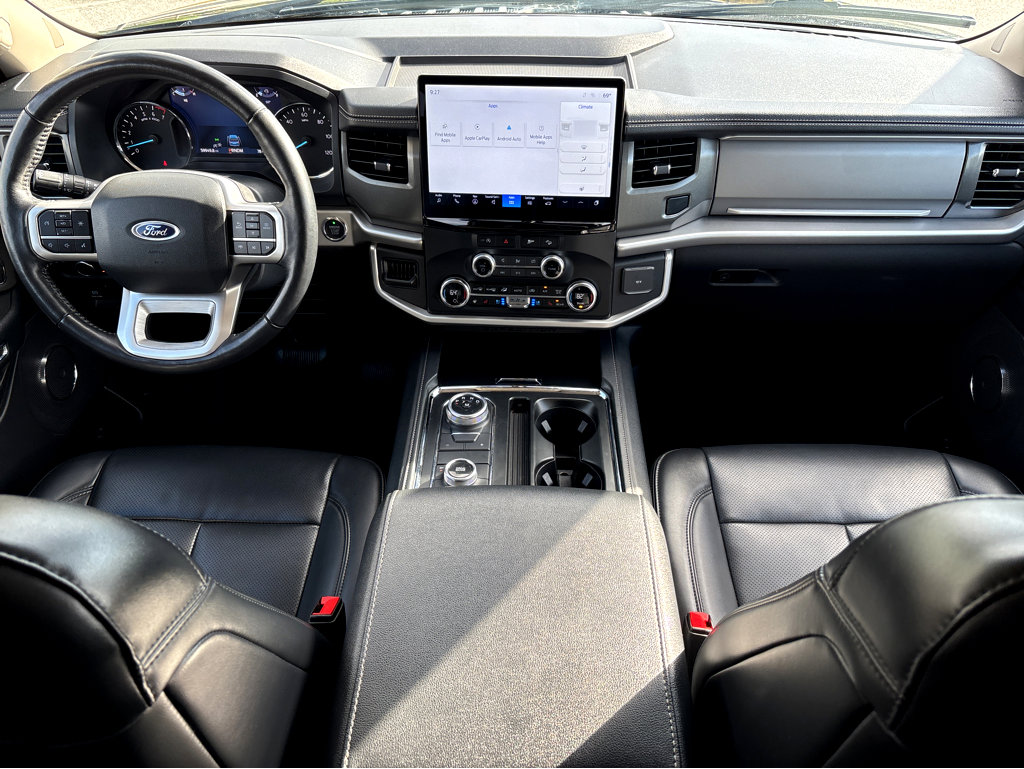 Used 2024 Ford Expedition XLT image 4