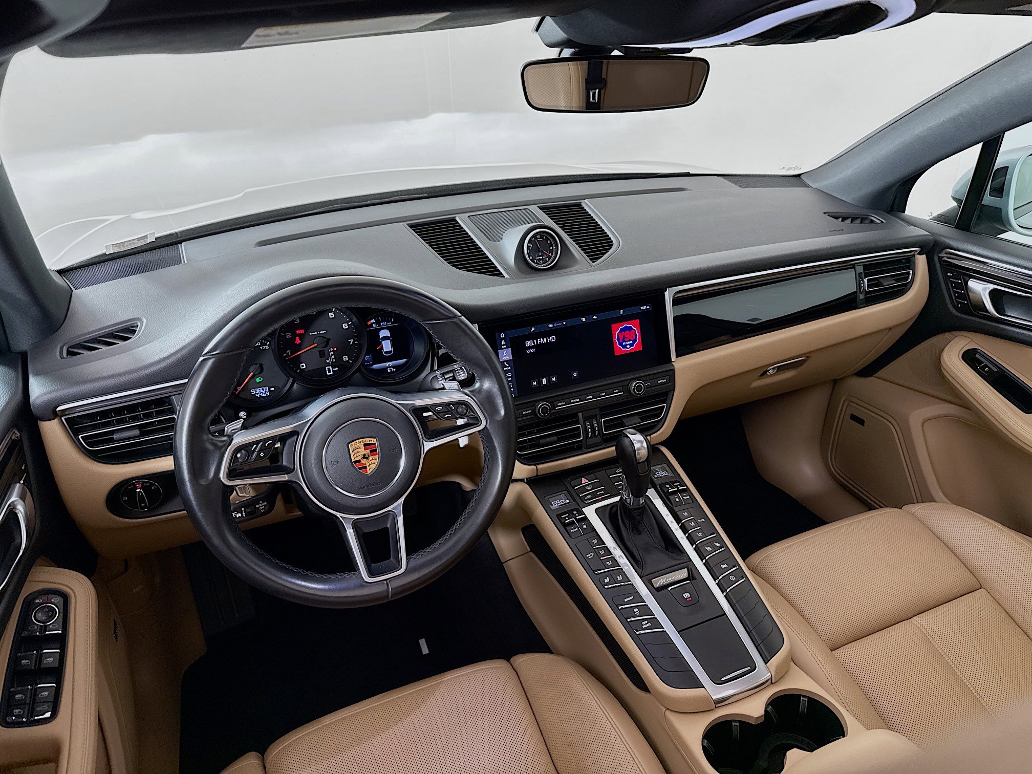 Used 2020 Porsche Macan Base image 25