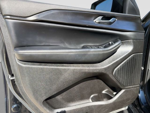 Used 2023 Jeep Grand Cherokee Laredo w/ Luxury Tech Group I AWD/4WD image 17