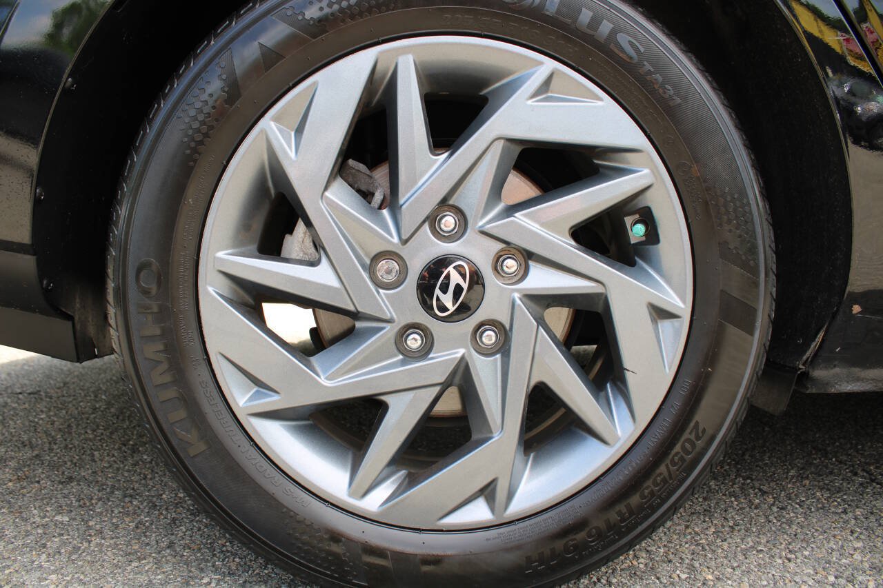 Used 2024 Hyundai Elantra SEL FWD image 21