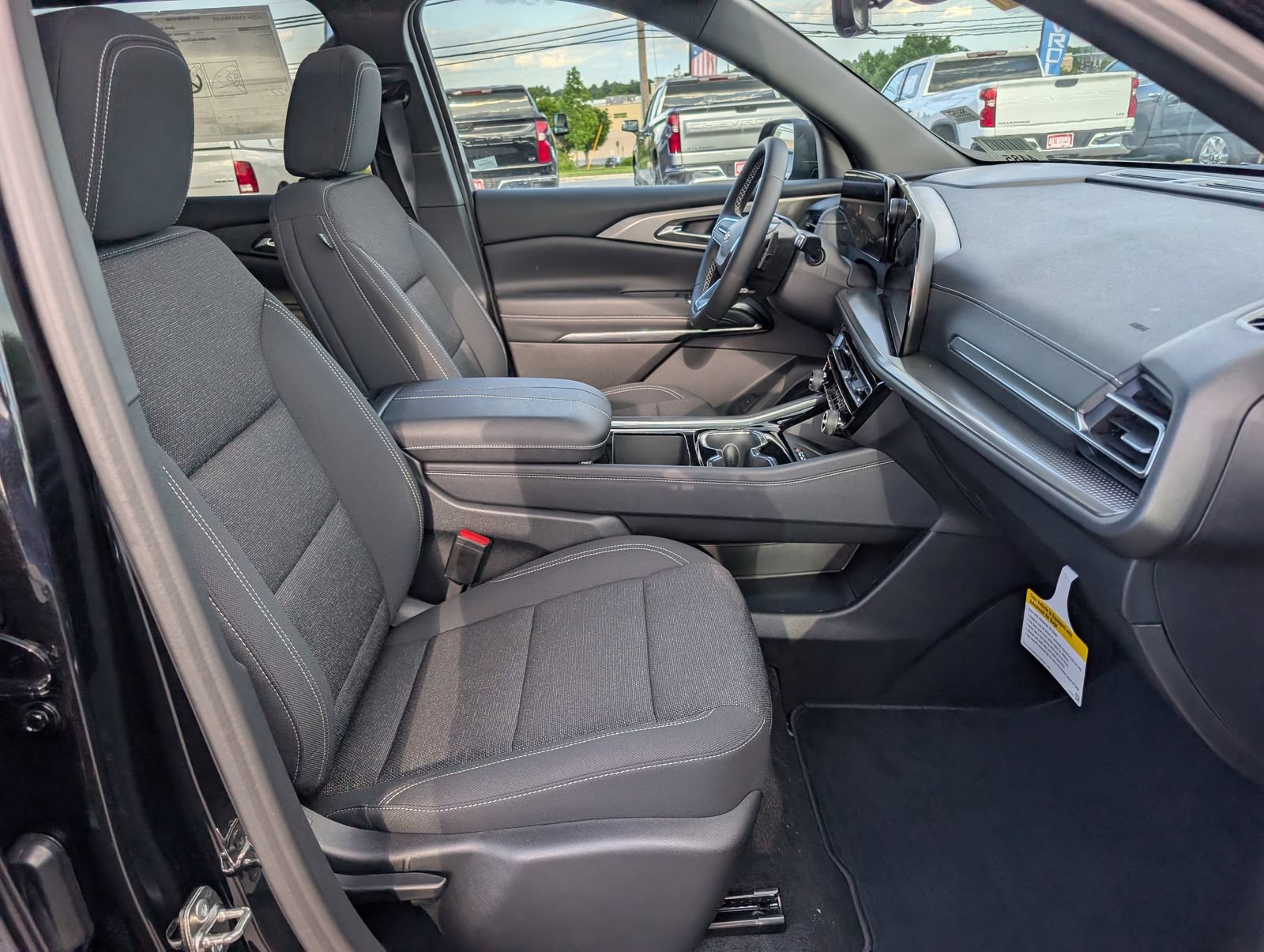 New 2026 Chevrolet Traverse LT w/ Sun and Wheel Package FWD image 7
