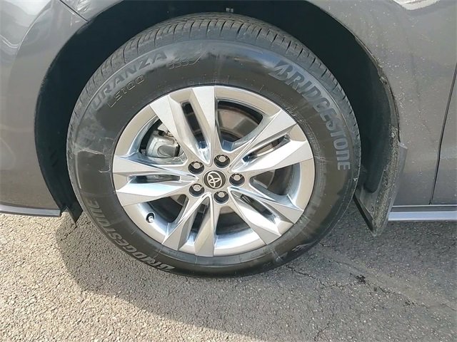 Used 2025 Toyota Sienna XLE w/ XLE Plus Package image 9