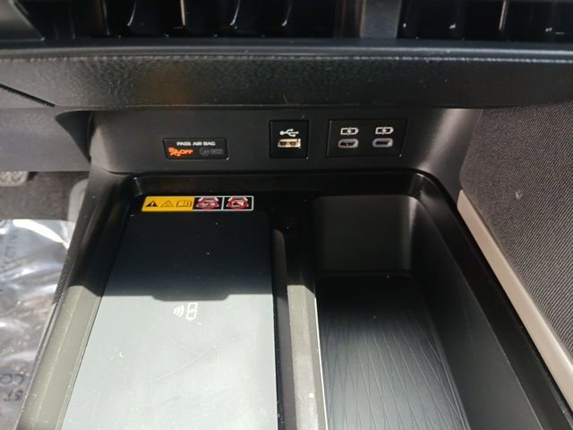 Used 2025 Toyota Camry LE image 33