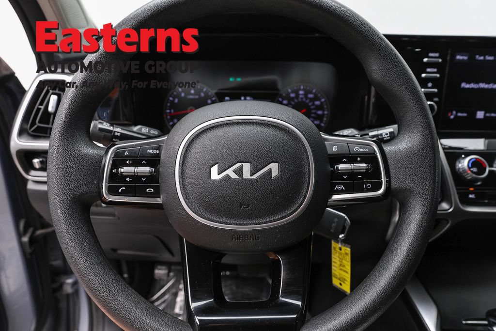 Used 2022 Kia Sorento LX FWD image 11