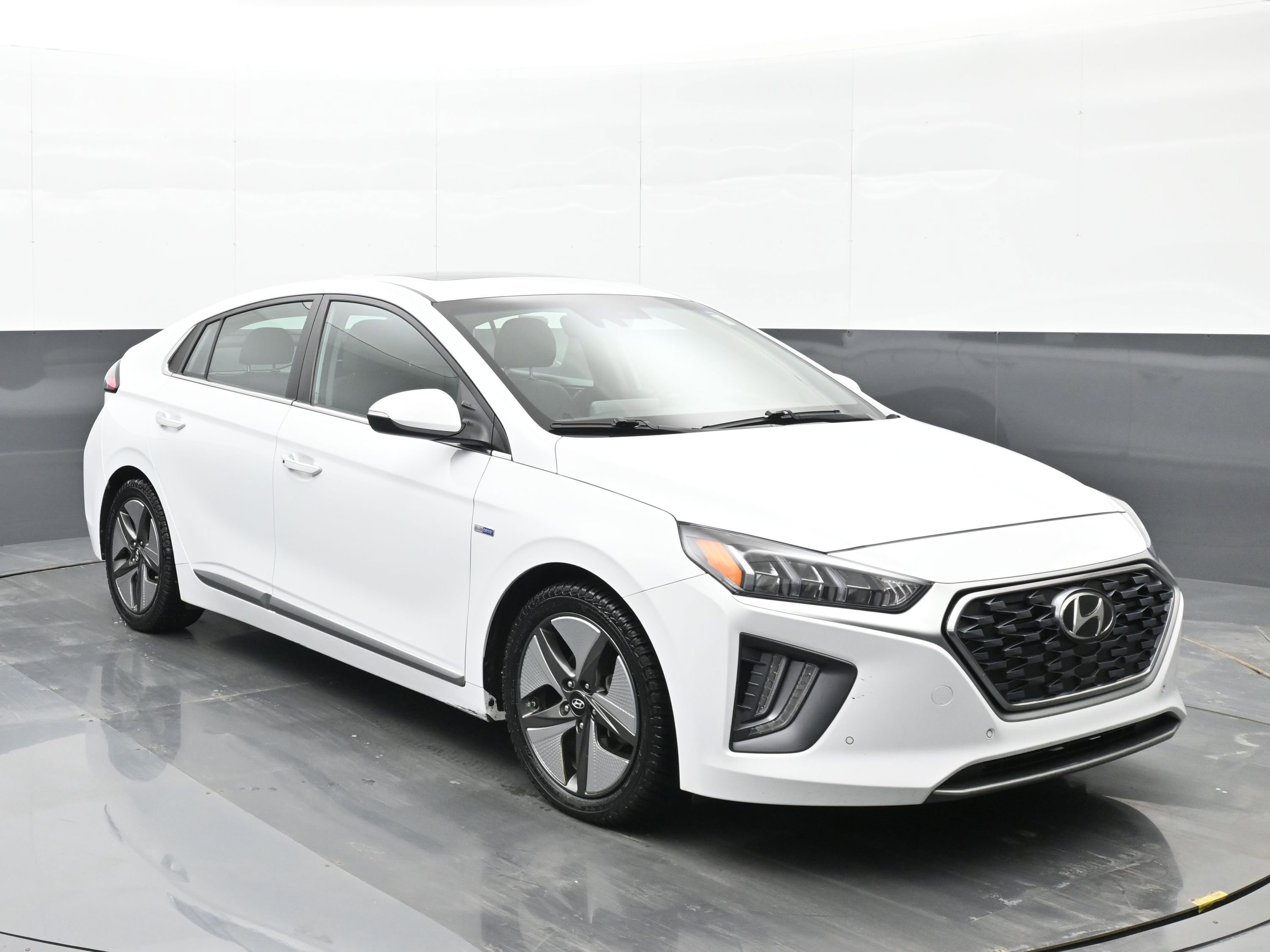 Used 2020 Hyundai Ioniq Limited image 2