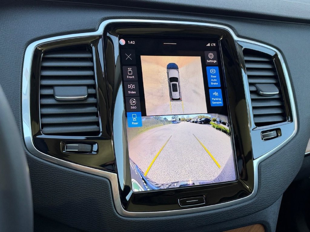 Certified 2024 Volvo XC90 B6 Plus w/ Protection Package Premier AWD/4WD image 19