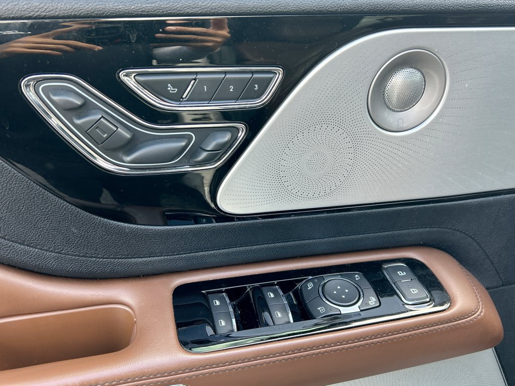 Used 2020 Lincoln Aviator Reserve w/ Equipment Group 201A RWD image 12