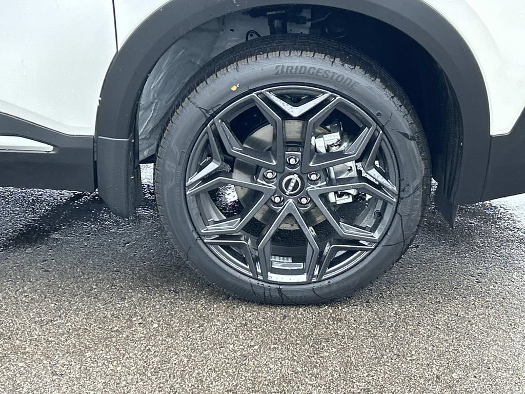 New 2026 Nissan Kicks SR FWD image 9