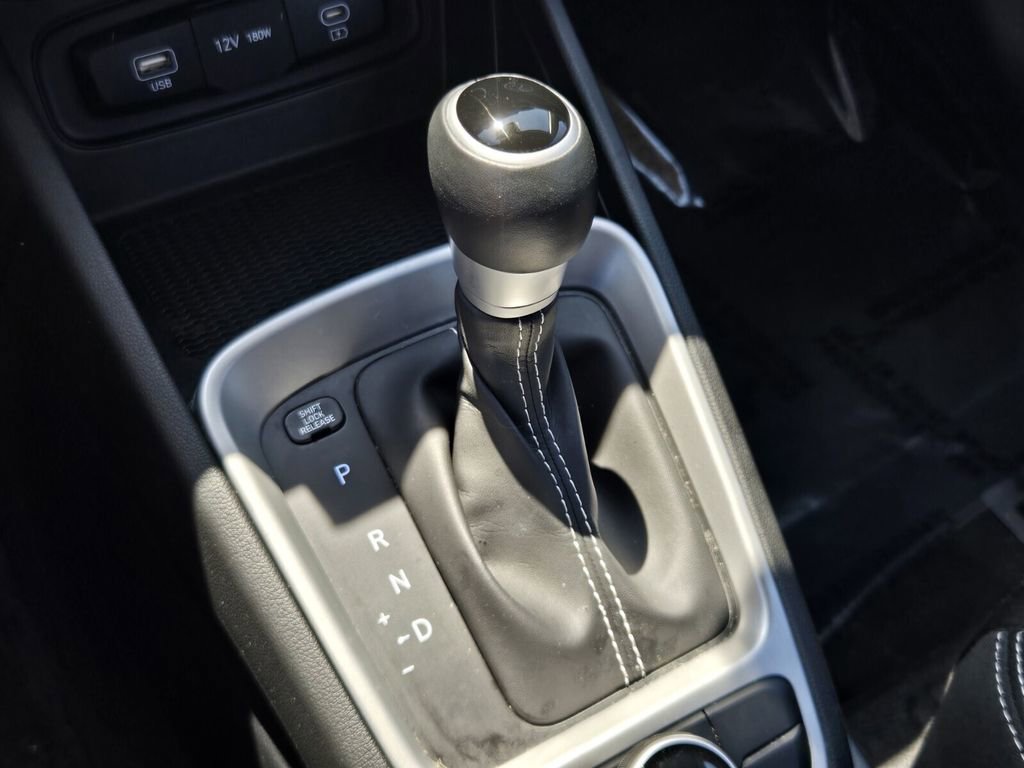 Certified 2023 Hyundai Venue SEL FWD image 24