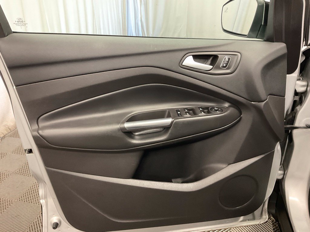 Used 2018 Ford Escape SEL w/ Ford Safe & Smart Package AWD/4WD image 16