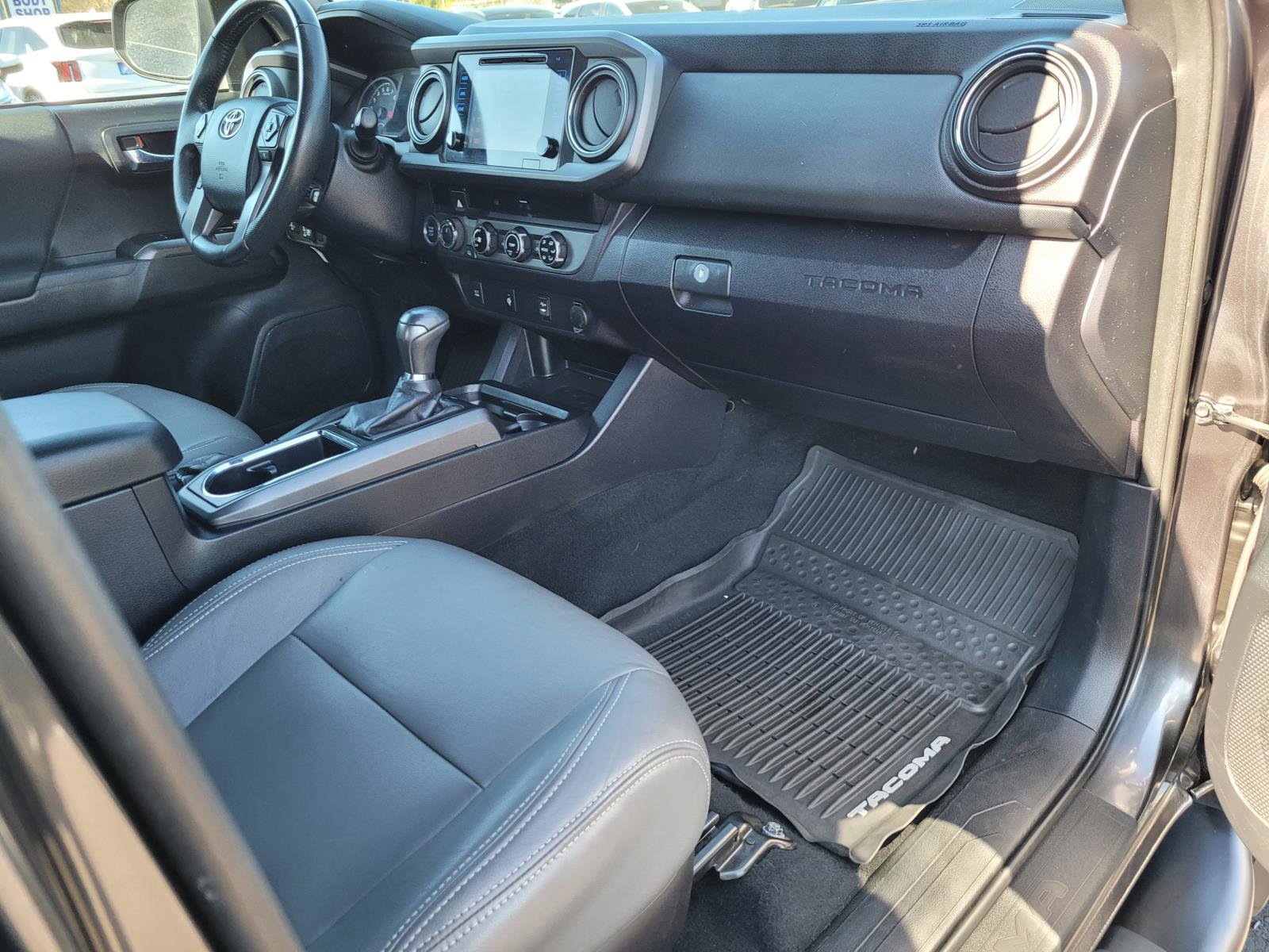 Used 2017 Toyota Tacoma TRD Sport image 21