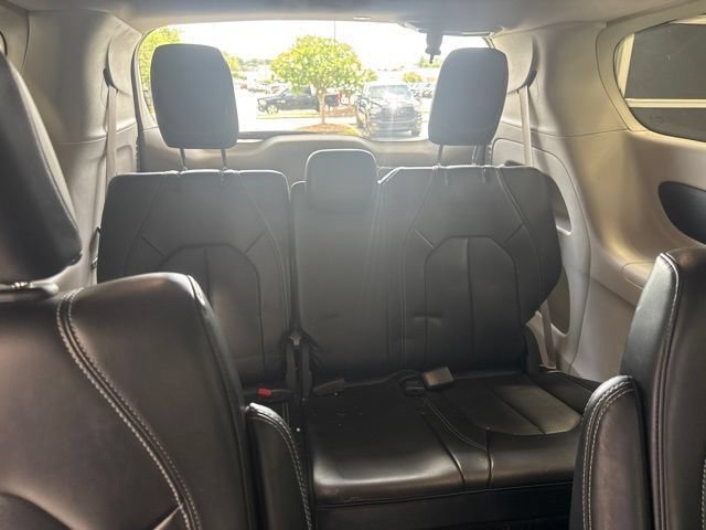 Used 2023 Chrysler Pacifica Touring-L FWD image 20
