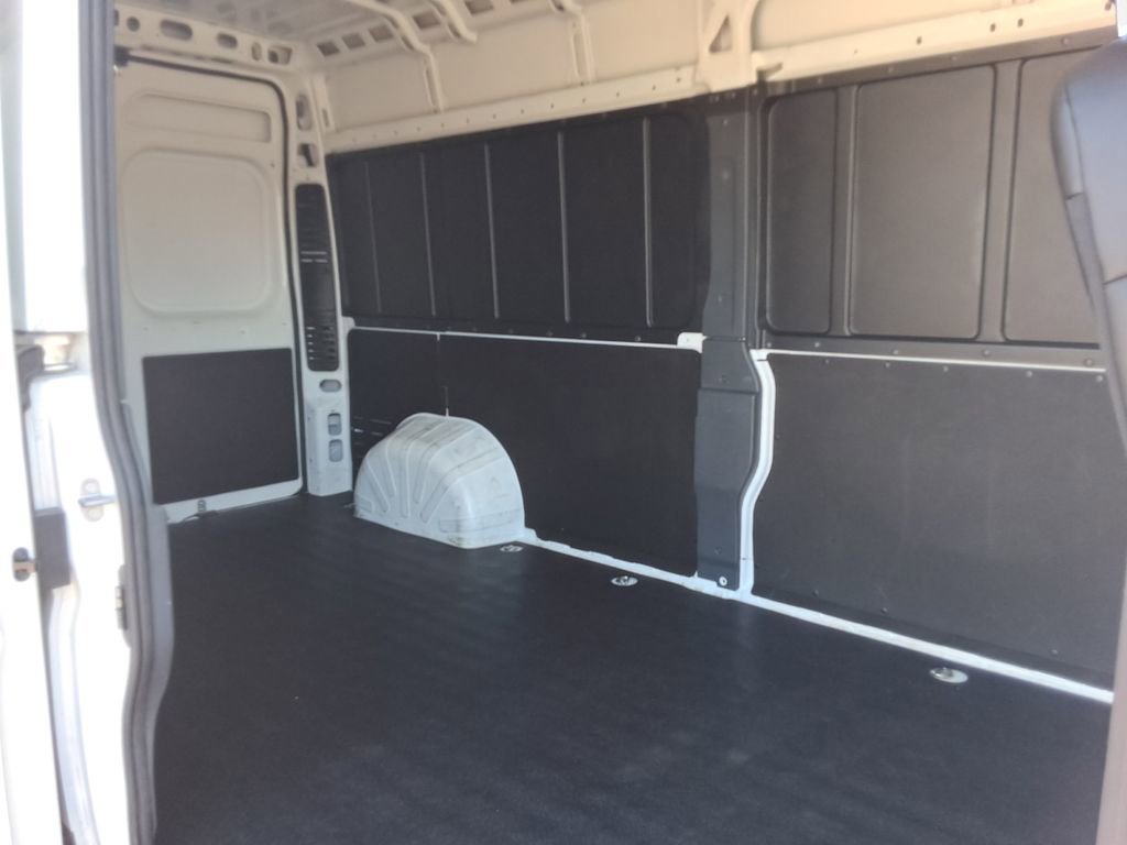 Used 2025 RAM ProMaster 2500 w/ Convenience Group image 17